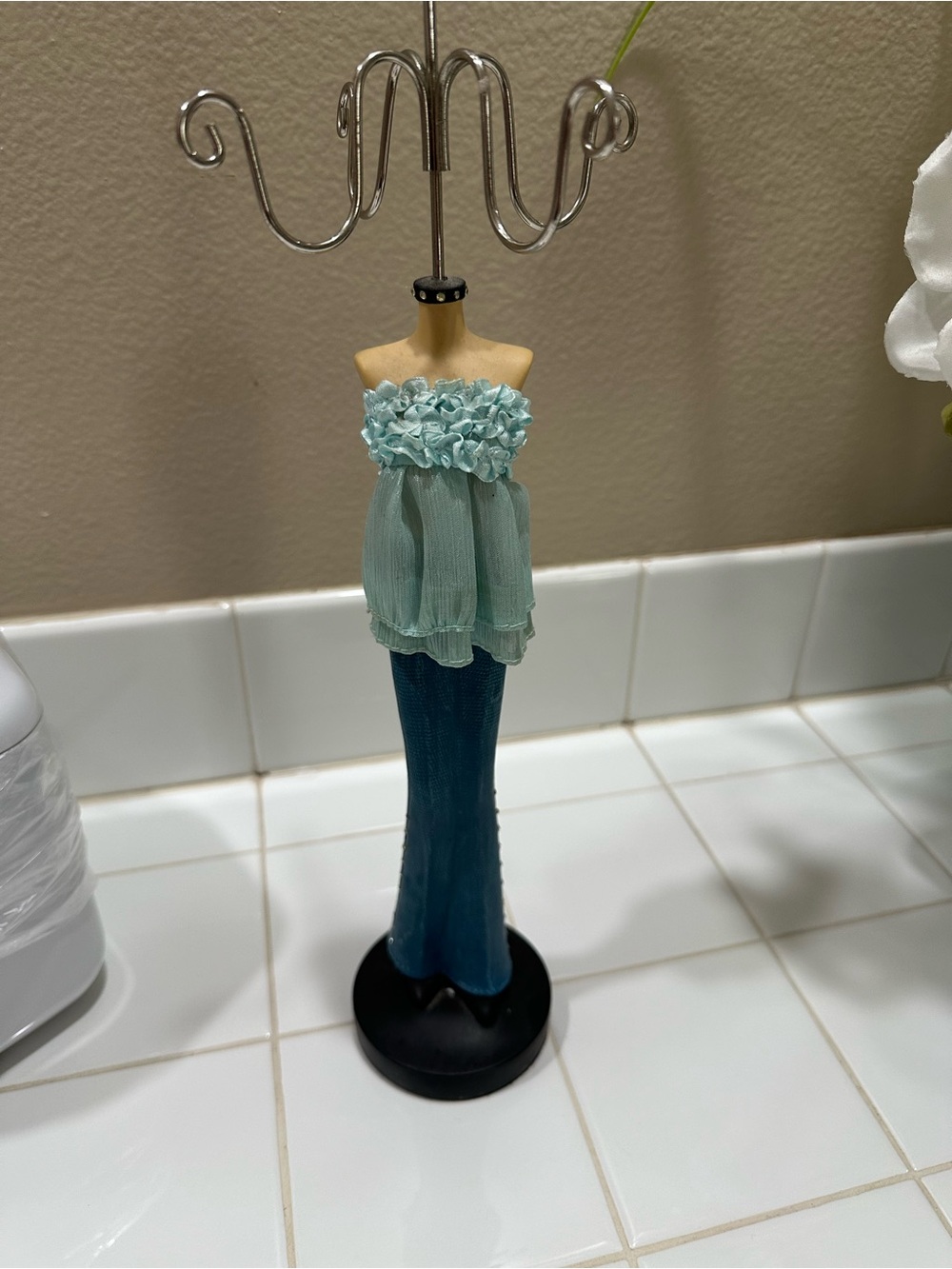Turquoise Blue Floral Top Jewelry Stand